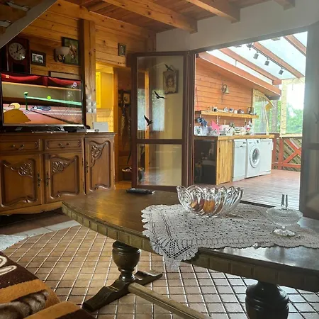 Dom Nad Jeziorem Dadaj , Biskupiec *