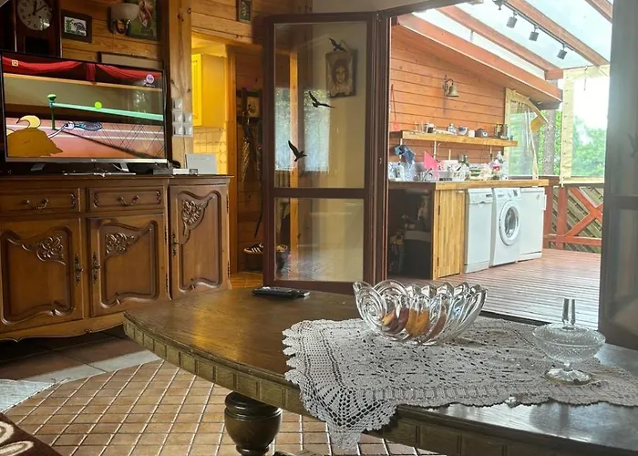 Dom Nad Jeziorem Dadaj , Biskupiec *